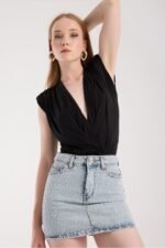 Anvelop Yaka Vatkalı Çıtçıtlı Siyah Bluz - Görsel 2